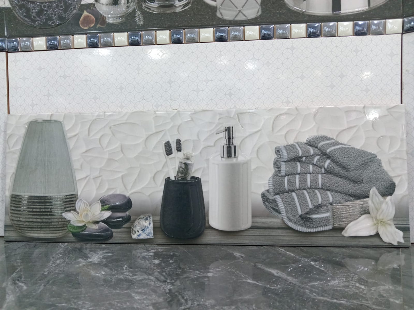 ceramica con imagenes de accesorios de baño